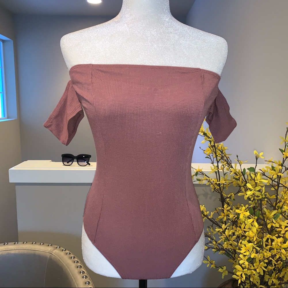 👄 Mauvelous Cold Shoulder Bodysuit 👄